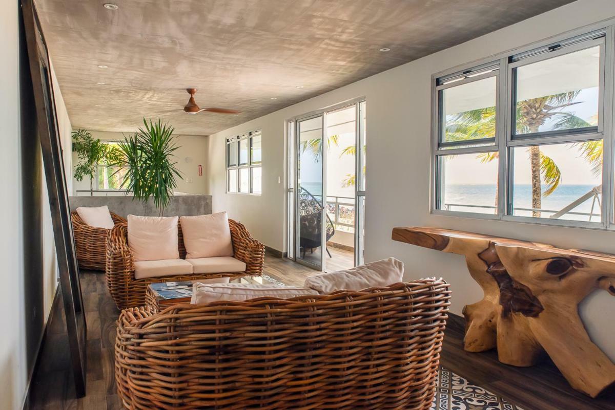 Numero Uno Beach House San Juan Exterior photo