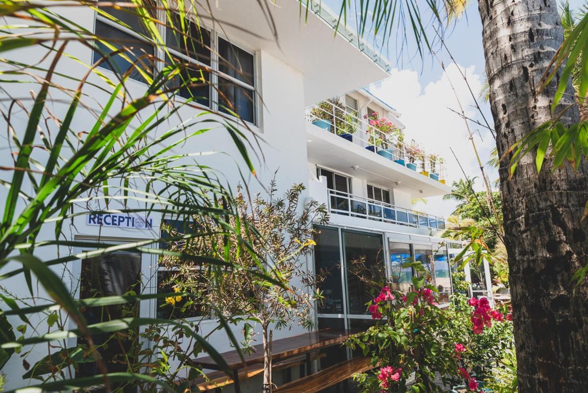 Numero Uno Beach House San Juan Exterior photo