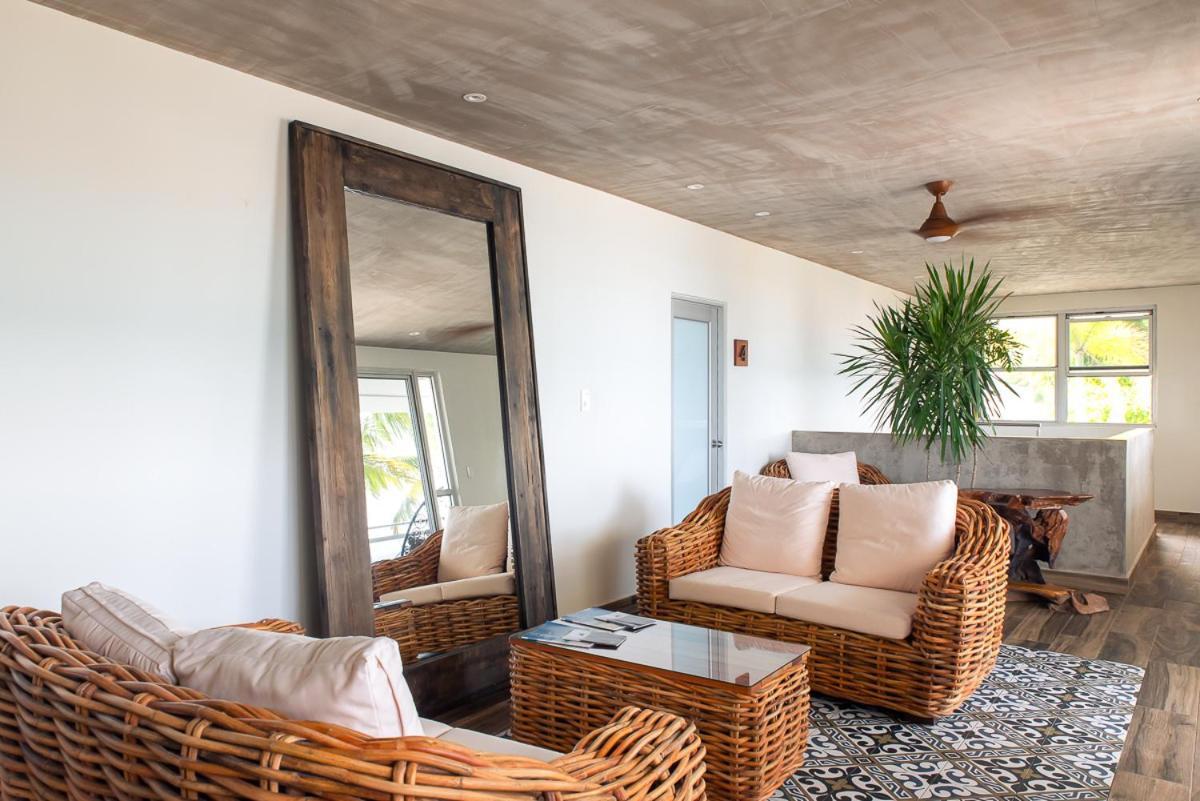 Numero Uno Beach House San Juan Exterior photo